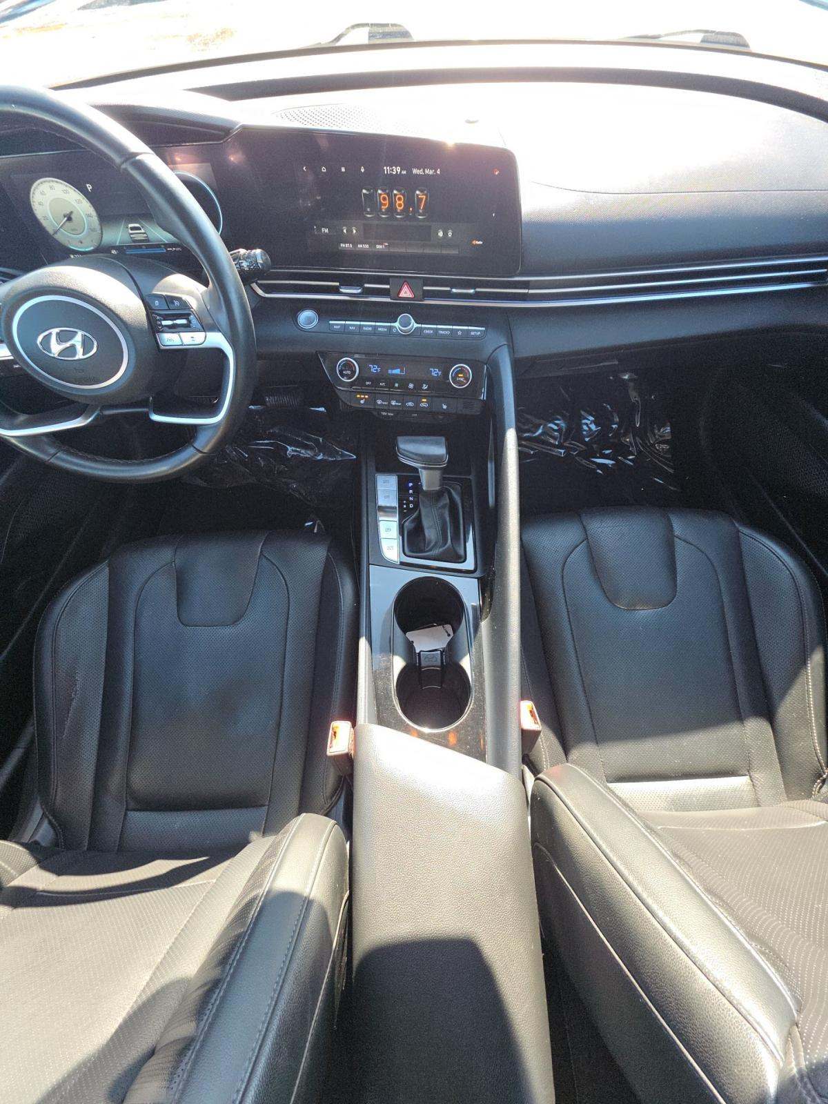 2022 Hyundai Elantra Limited FWD
