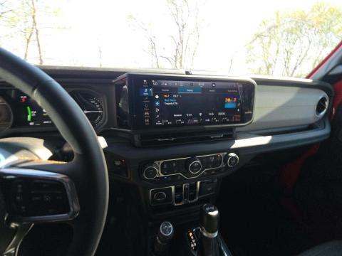 JEEP 4XE SAHARA - 10