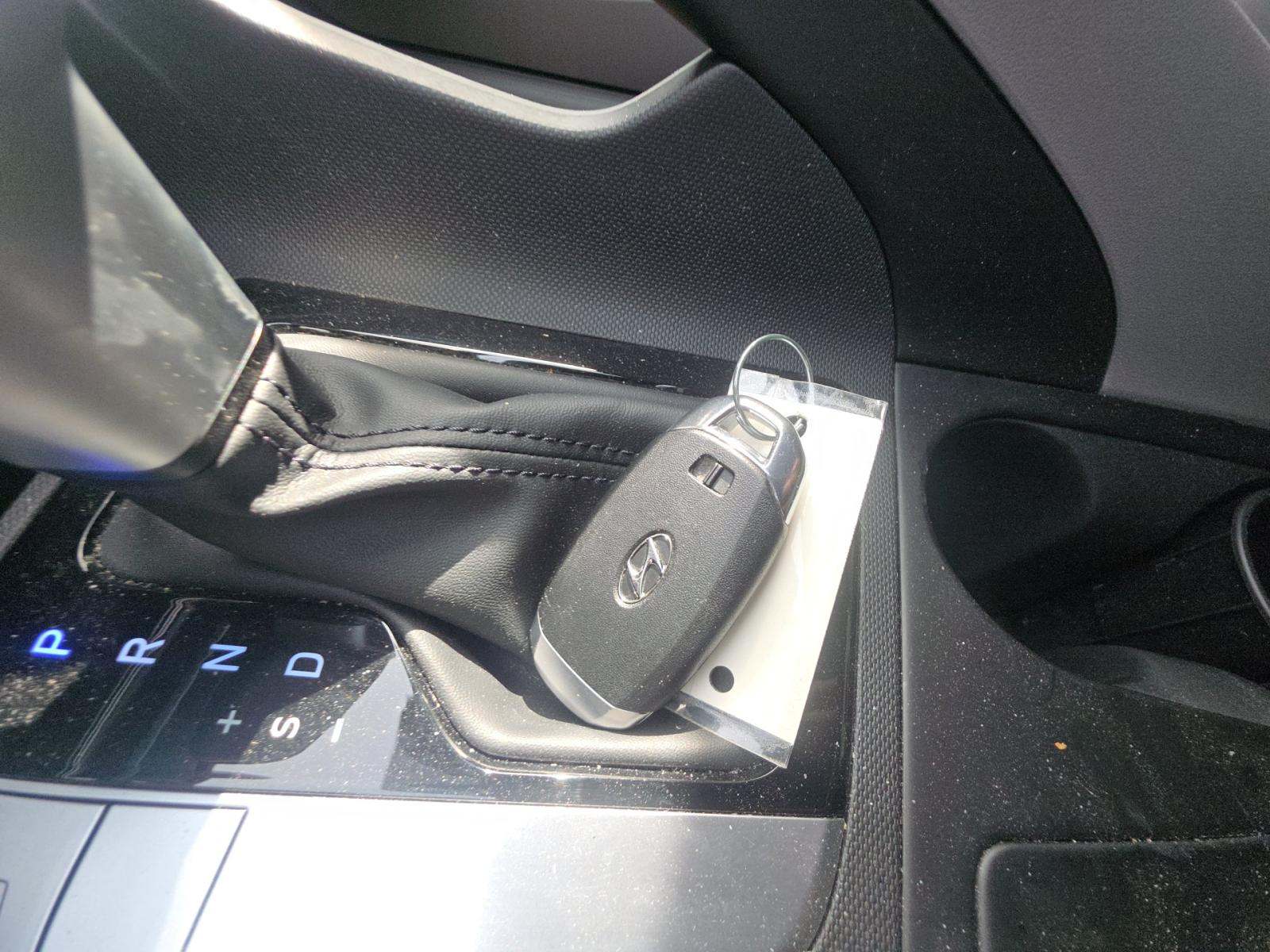 2023 Hyundai Elantra SEL FWD