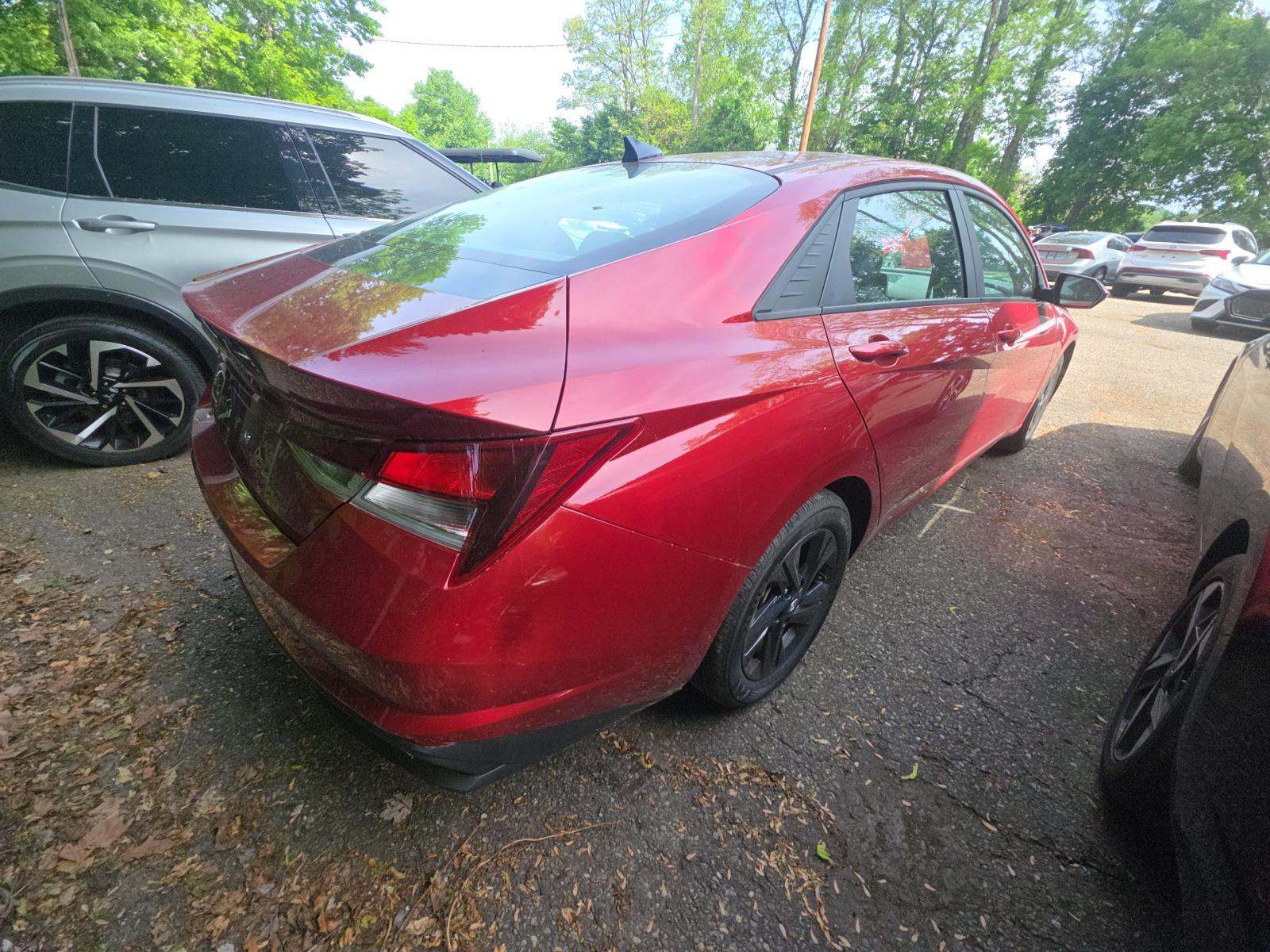 2023 Hyundai Elantra SEL FWD