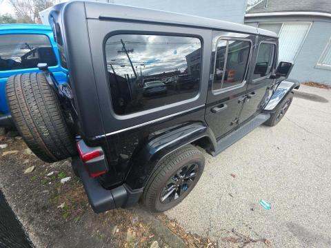 JEEP 4XE SAHARA - 3