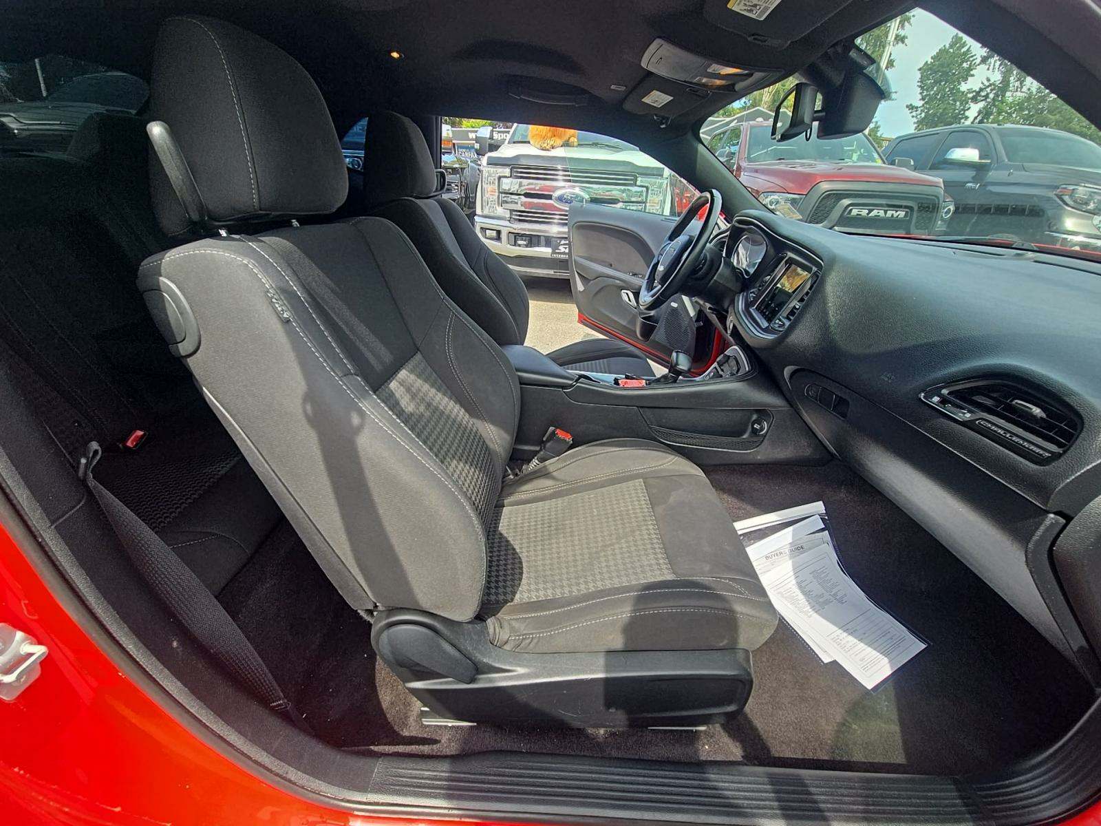 2018 Dodge Challenger SXT RWD