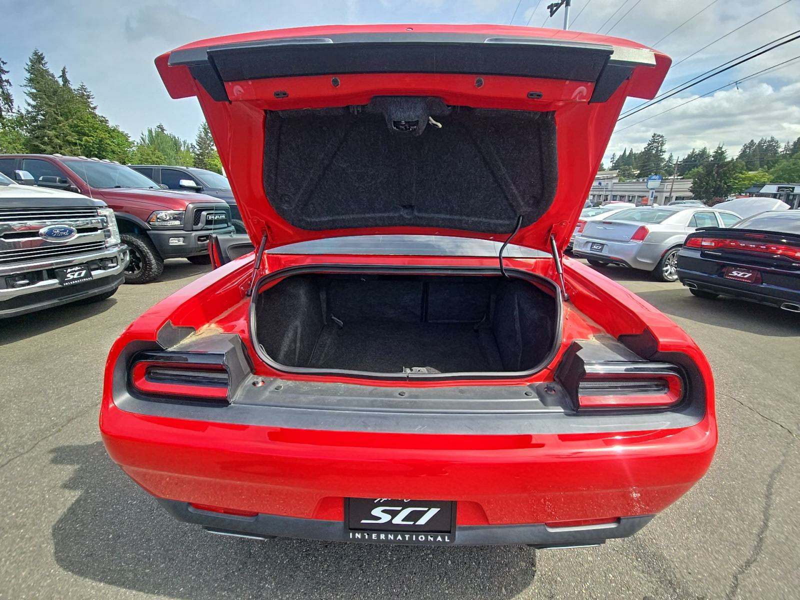 2018 Dodge Challenger SXT RWD