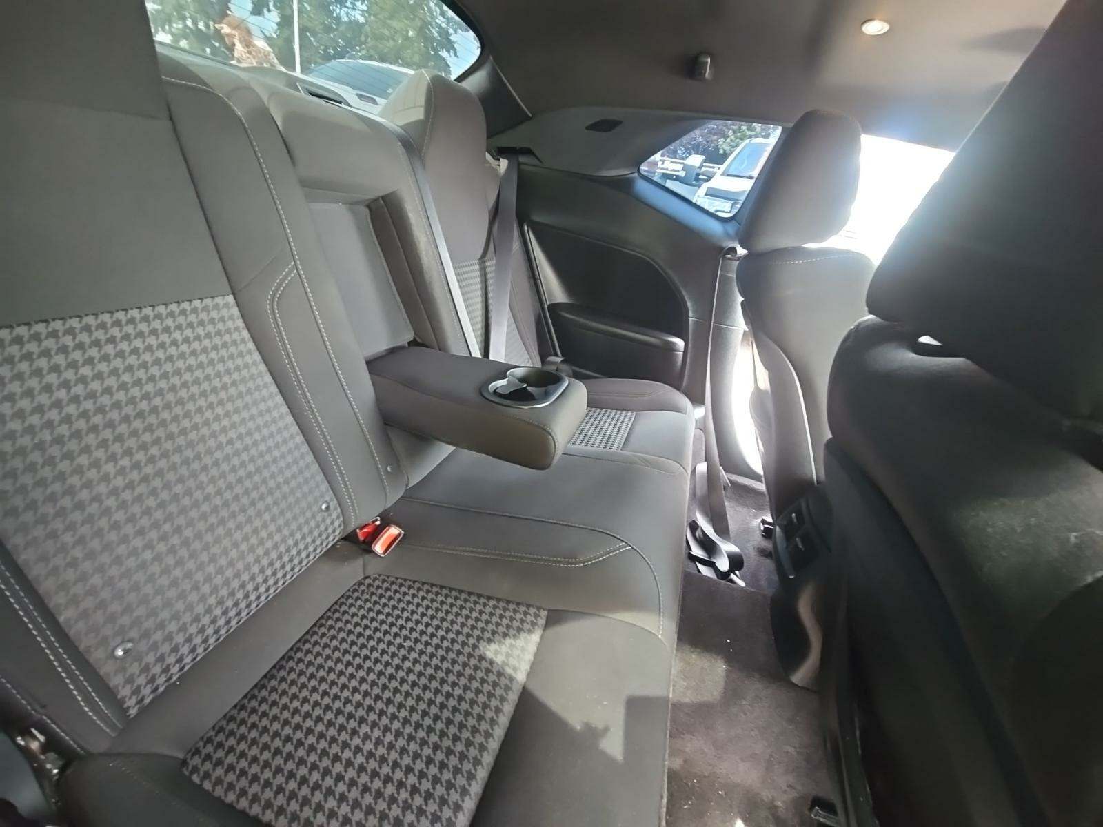 2018 Dodge Challenger SXT RWD