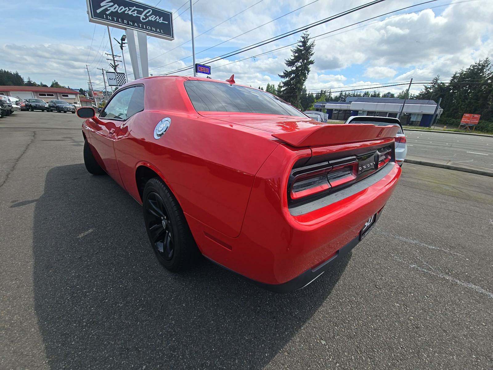 2018 Dodge Challenger SXT RWD