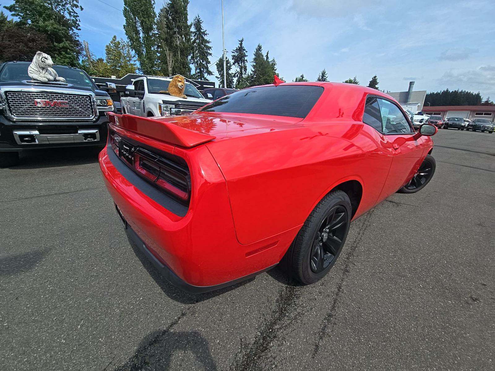 2018 Dodge Challenger SXT RWD