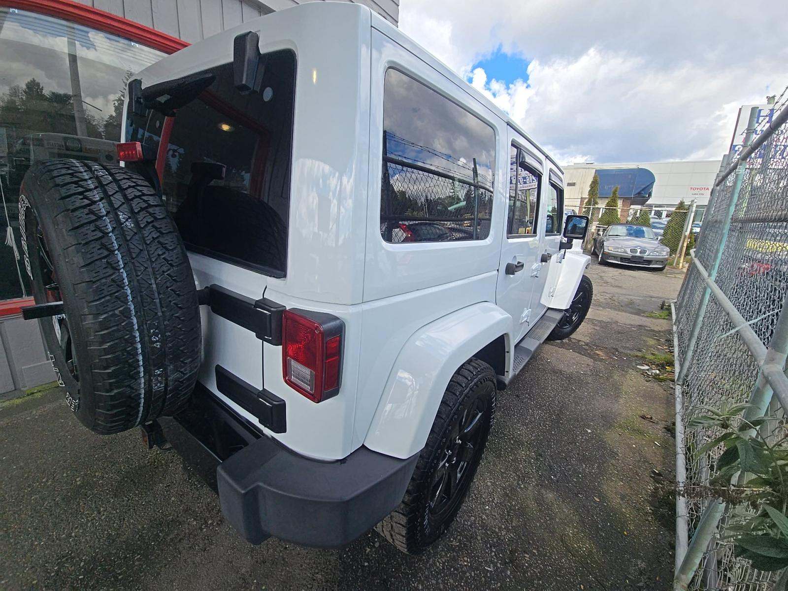 JEEP UNLIMITED SAHARA ALTITUDE EDITION - 3