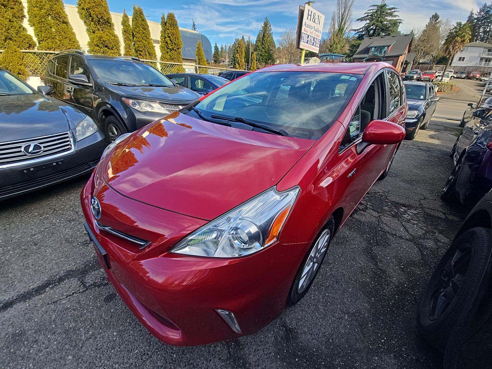 2014 Toyota Prius v Two FWD