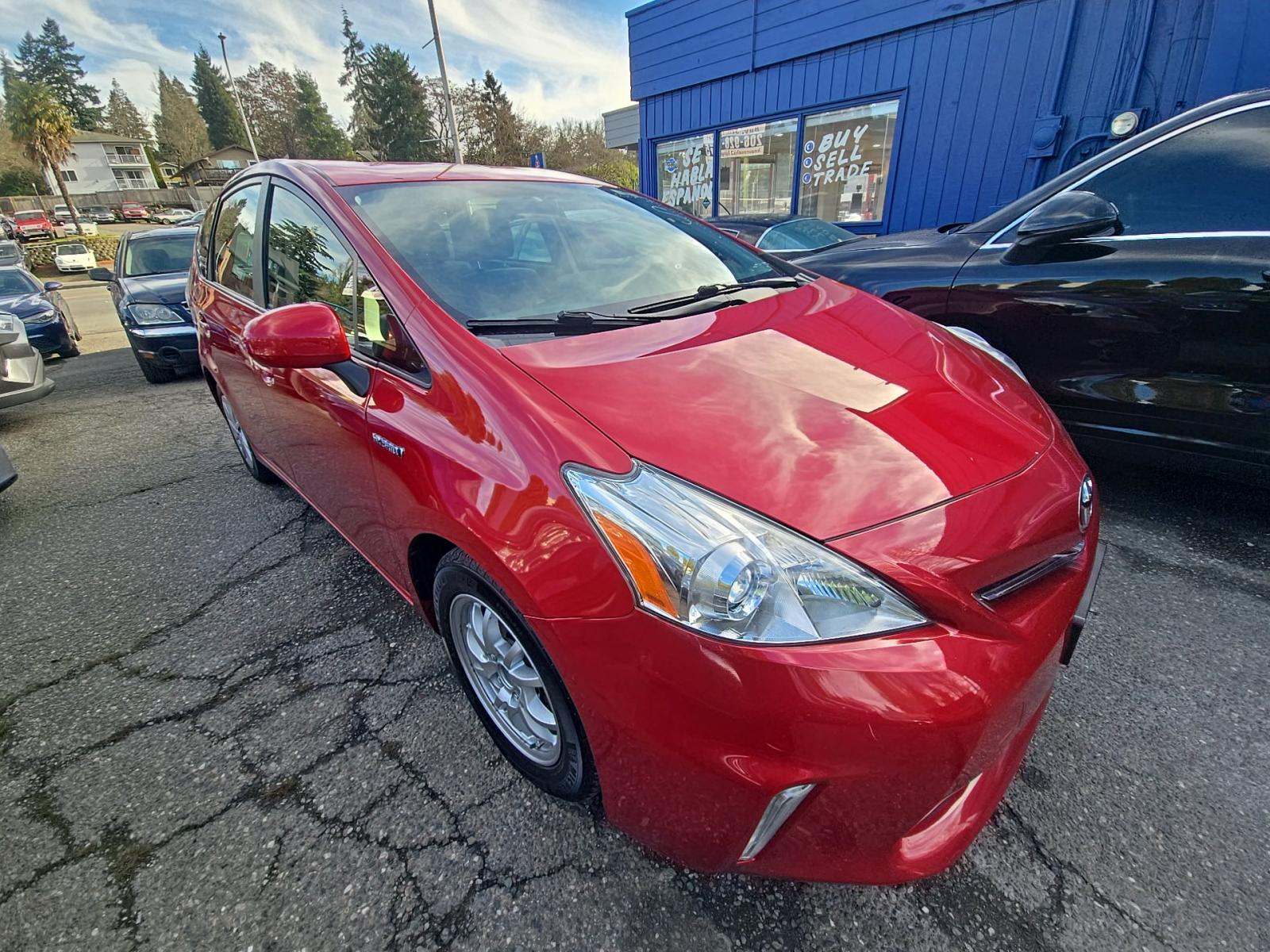 2014 Toyota Prius v Two FWD