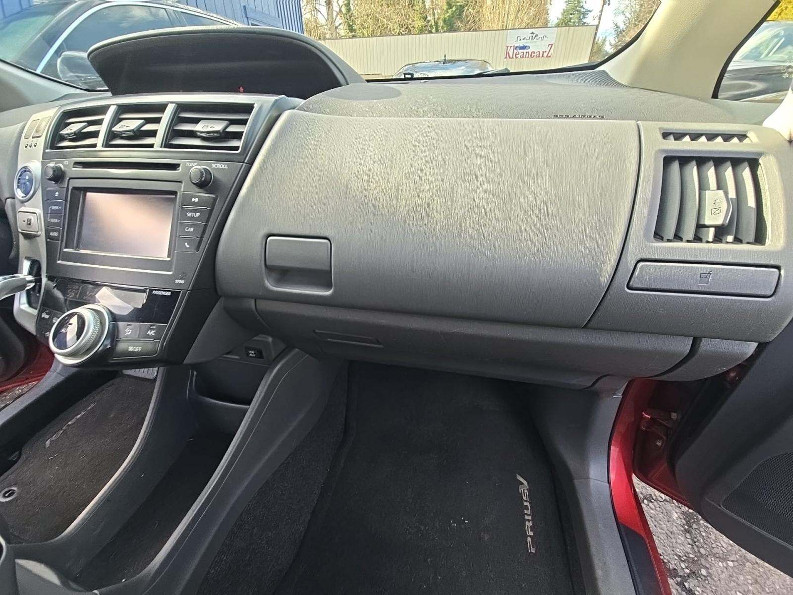 2014 Toyota Prius v Two FWD