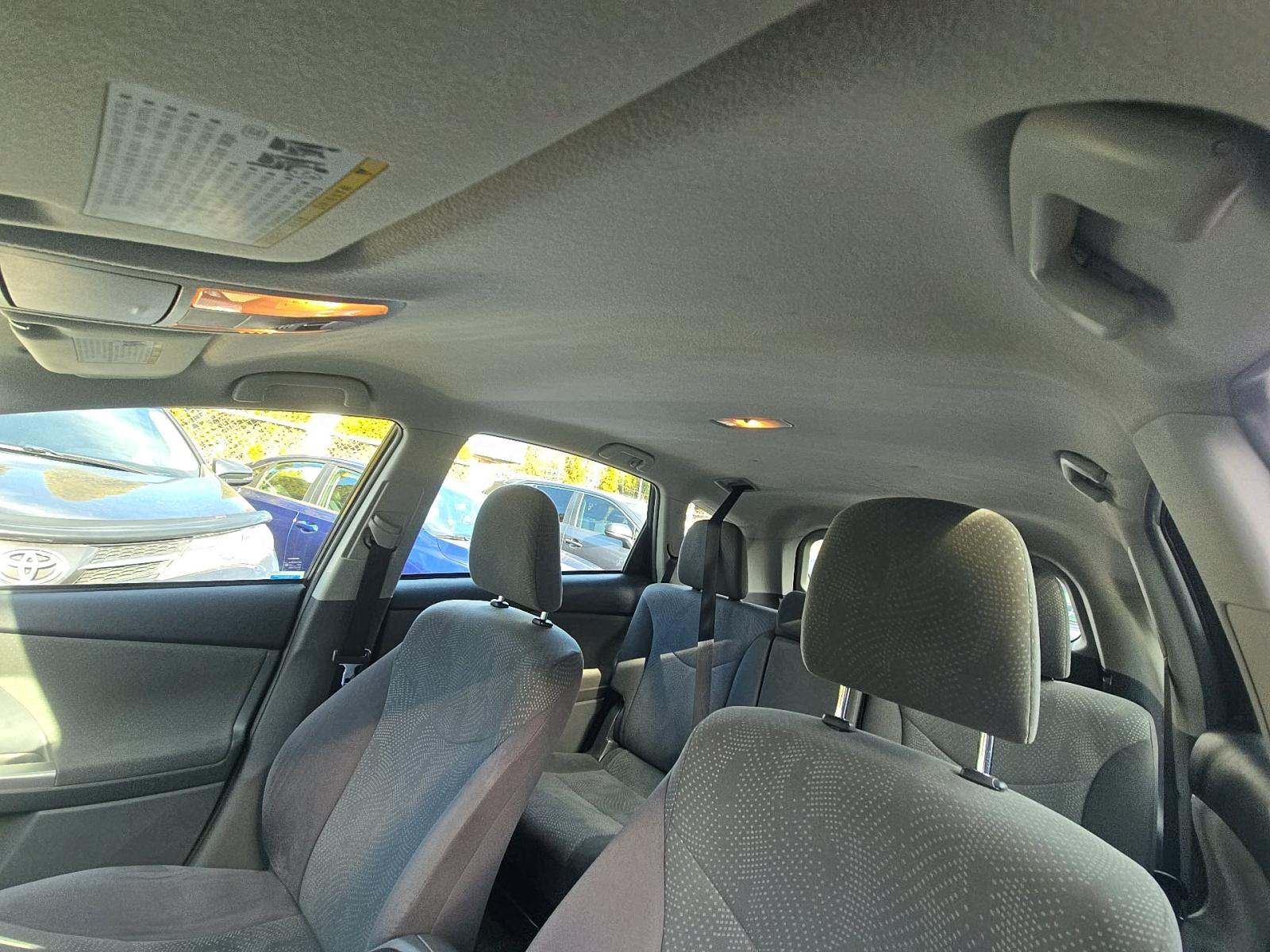 2014 Toyota Prius v Two FWD