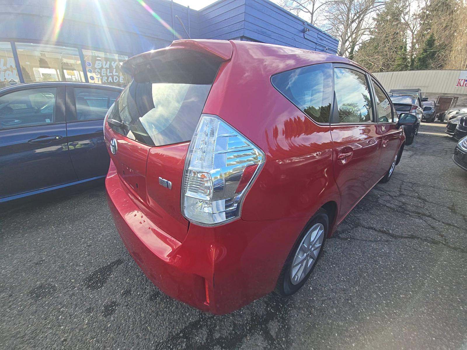 2014 Toyota Prius v Two FWD