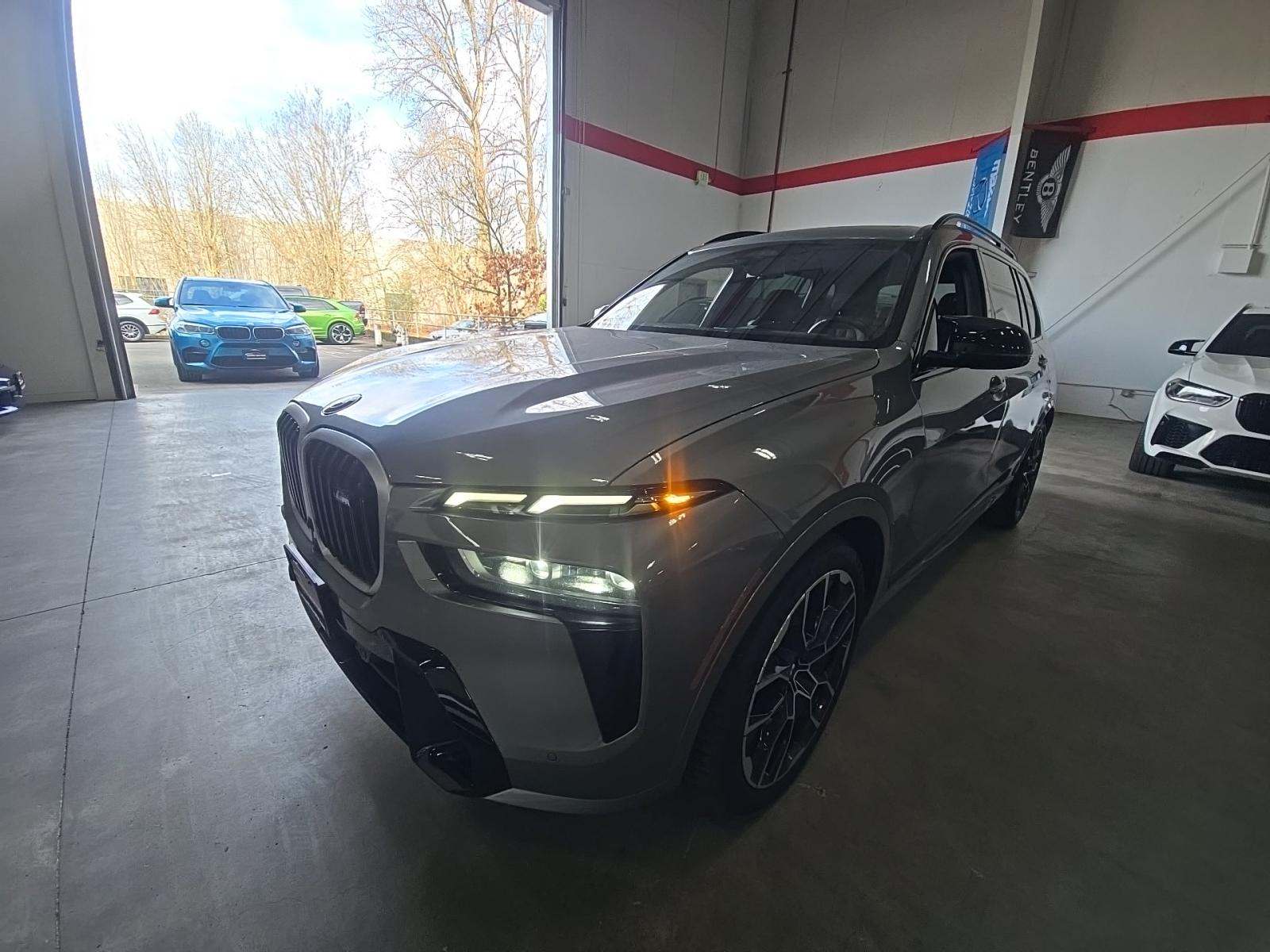 2023 BMW X7 M60i AWD