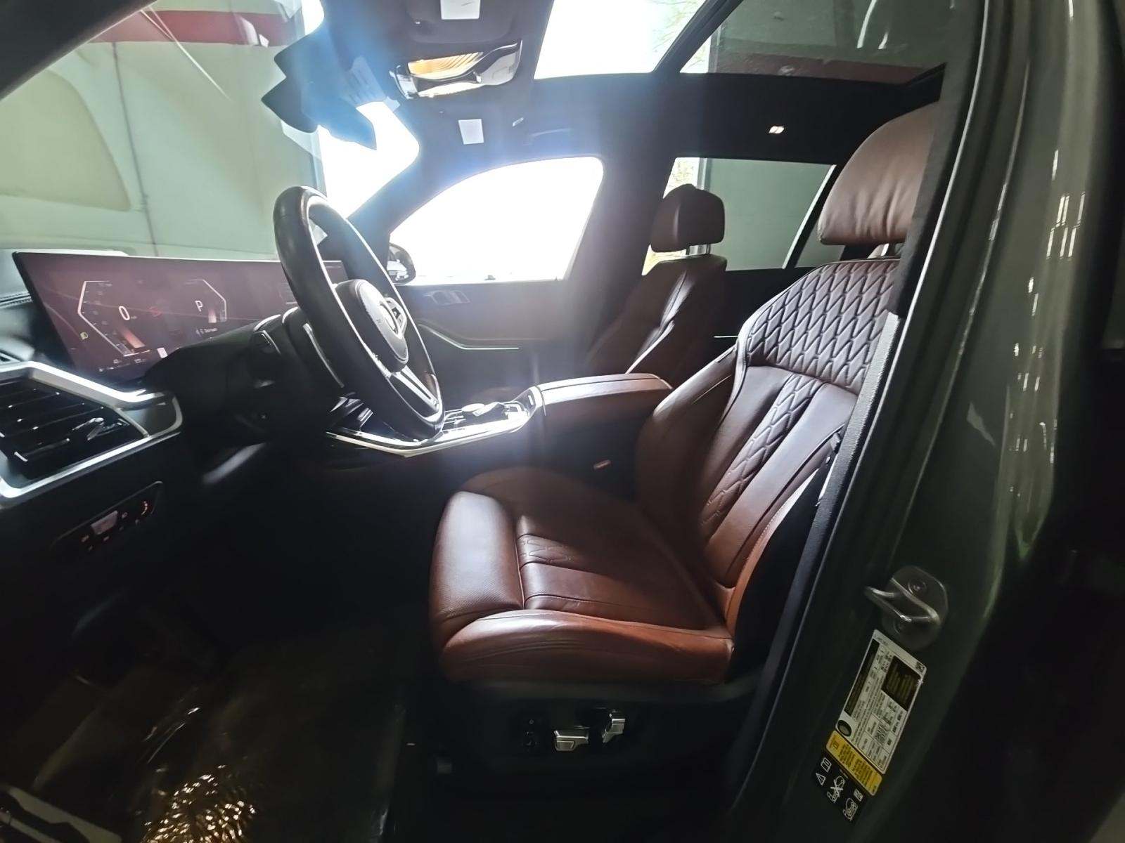 2023 BMW X7 M60i AWD