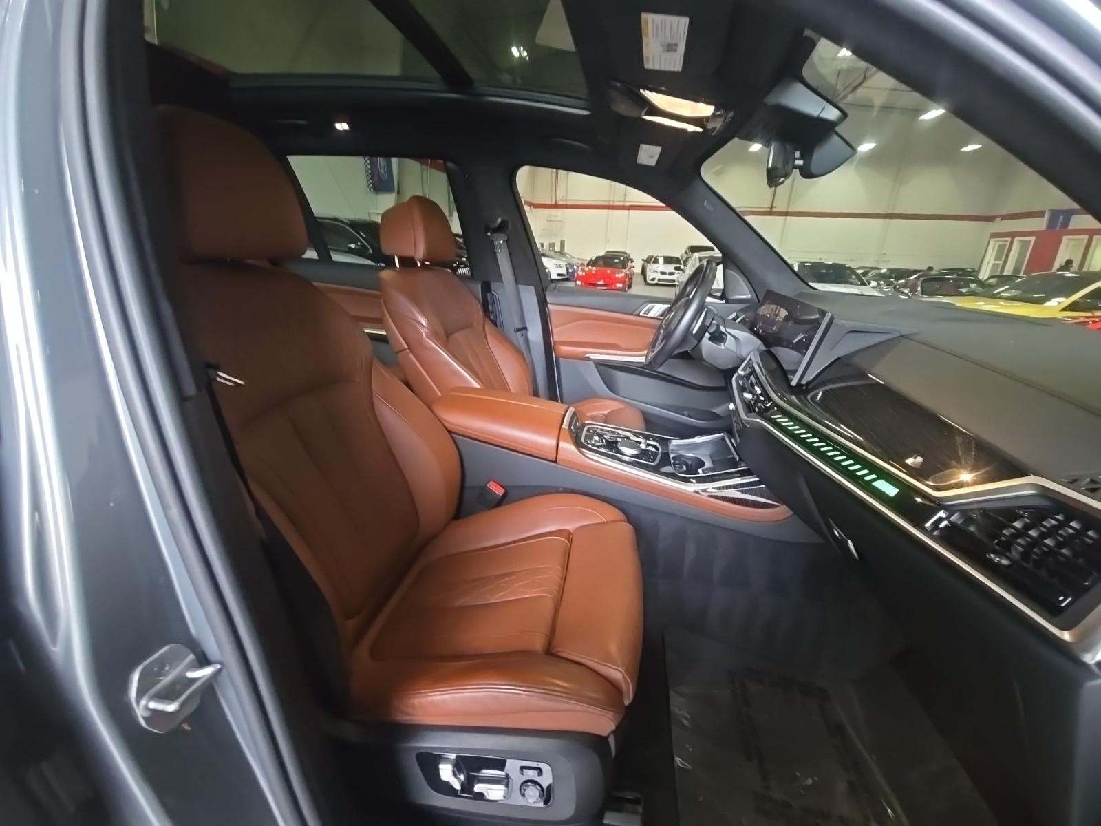 2023 BMW X7 M60i AWD