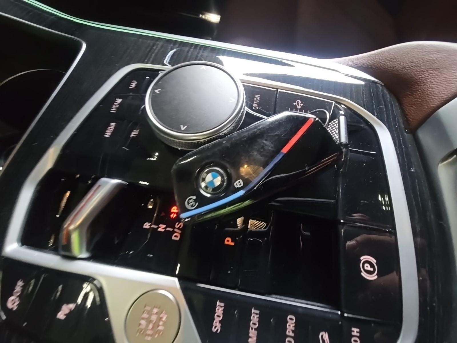 2023 BMW X7 M60i AWD