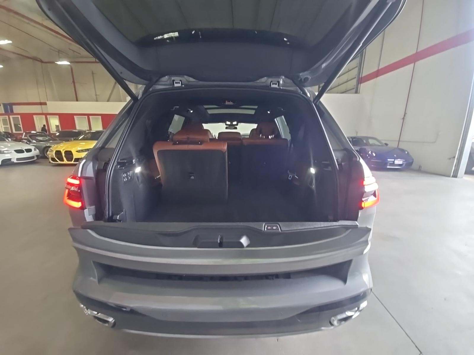 2023 BMW X7 M60i AWD