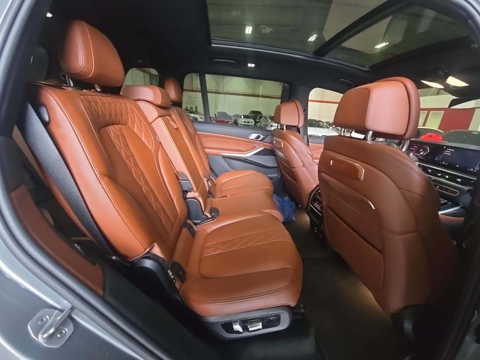 2023 BMW X7 M60i AWD