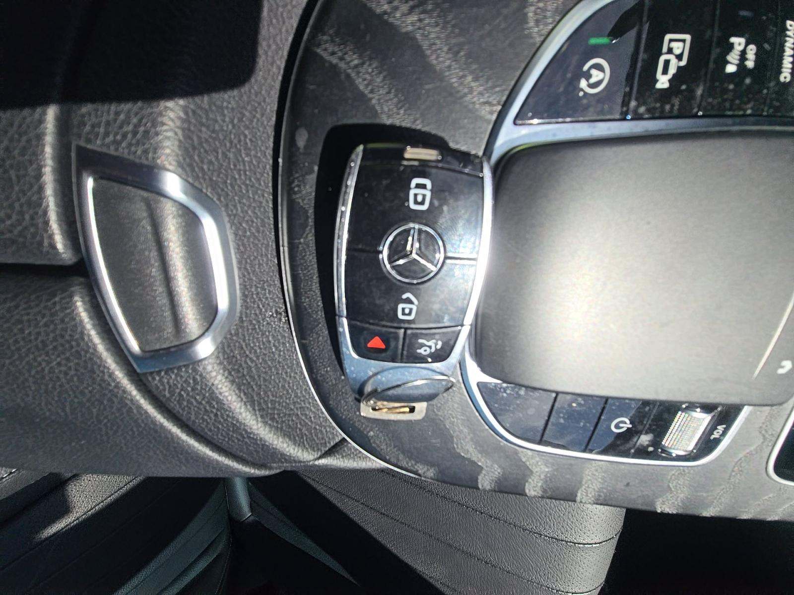 MERCEDES-BENZ E-CLASS - 8