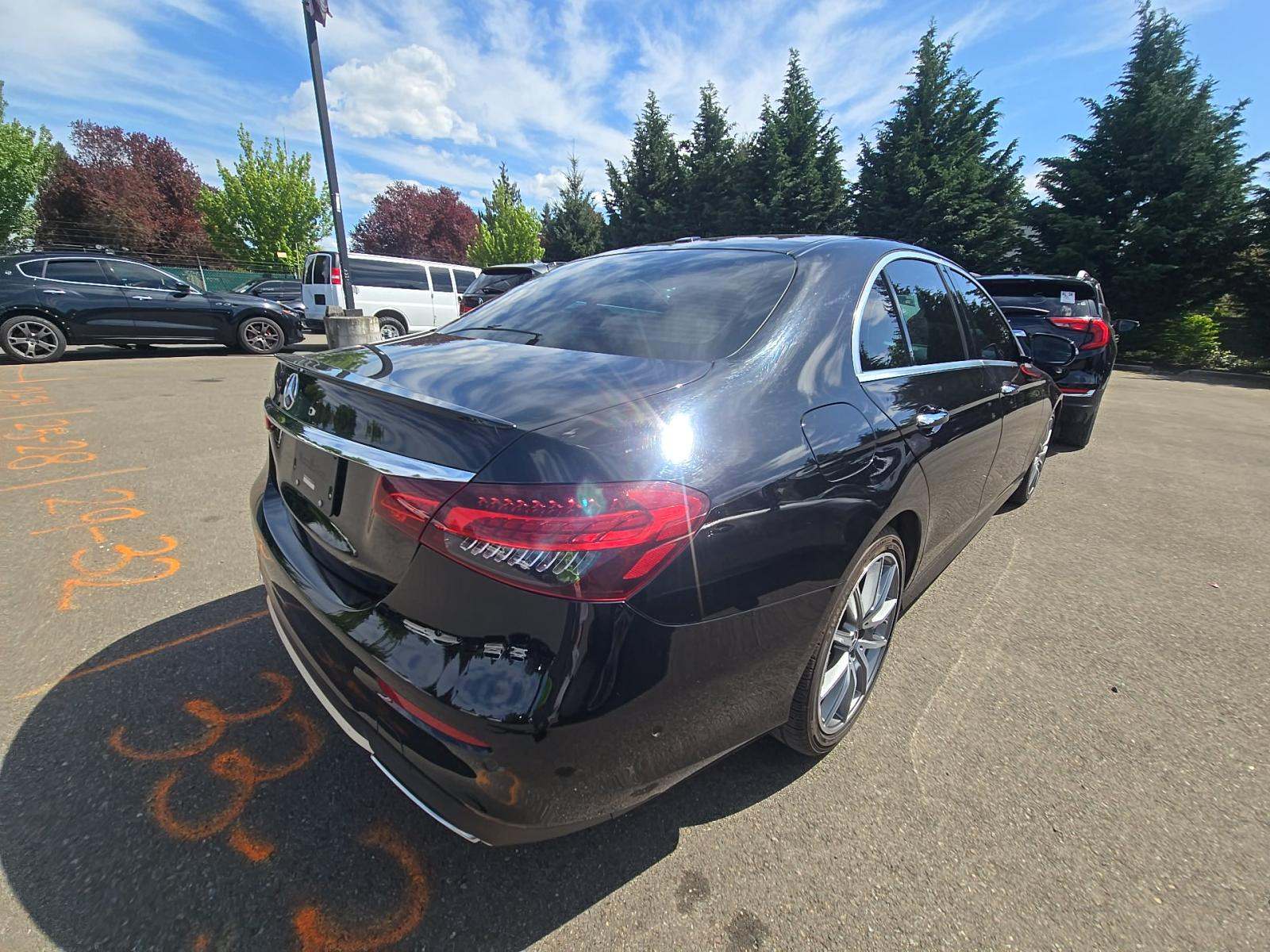 MERCEDES-BENZ E-CLASS - 3