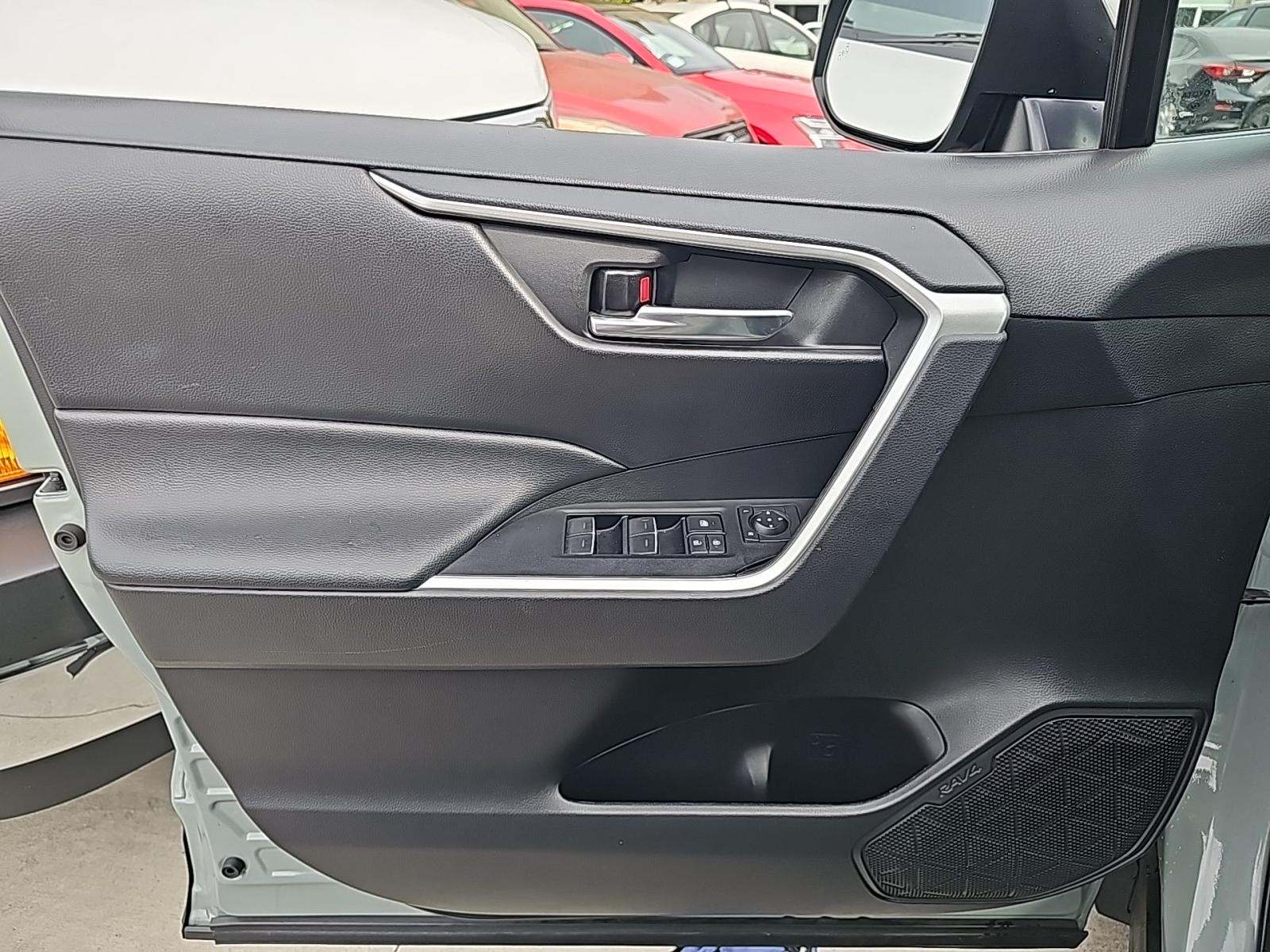 2022 Toyota RAV4 XLE Premium FWD