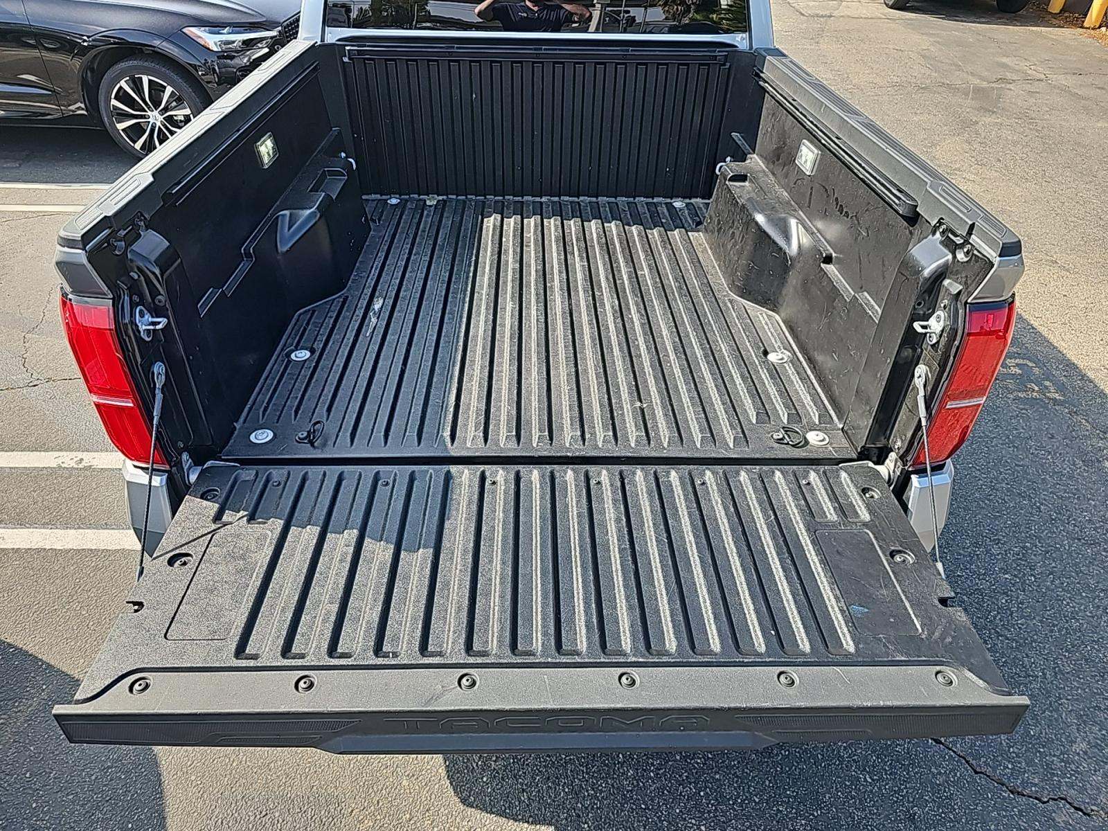 2025 Toyota Tacoma SR5 AWD