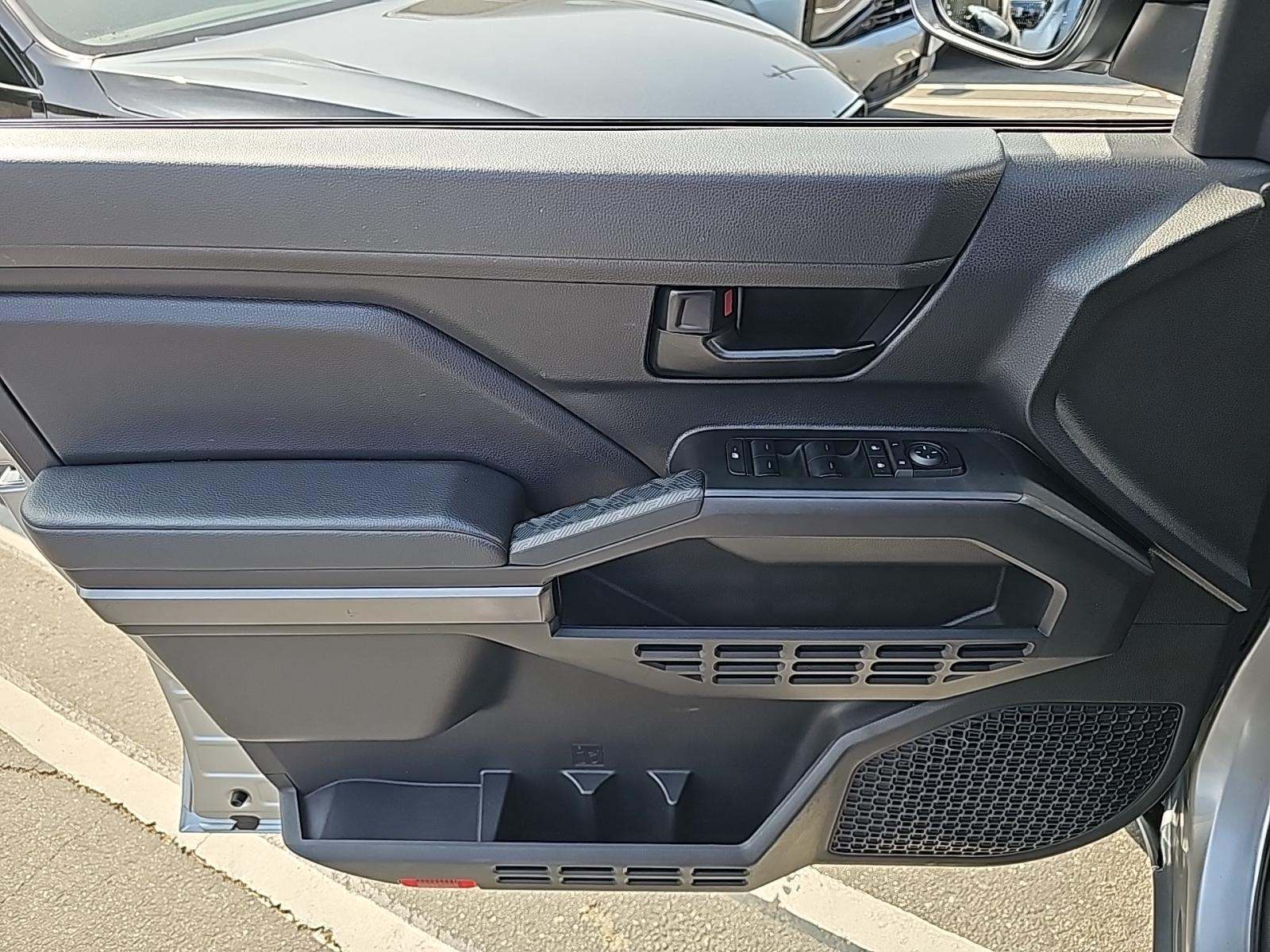 2025 Toyota Tacoma SR5 AWD