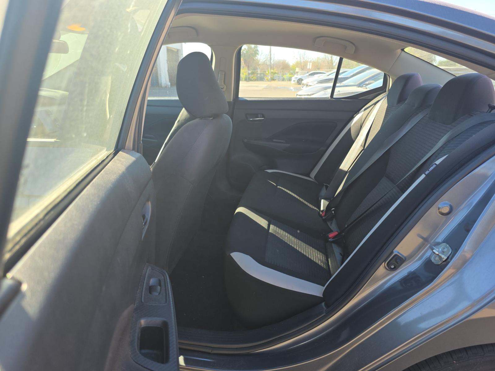 NISSAN VERSA - 9