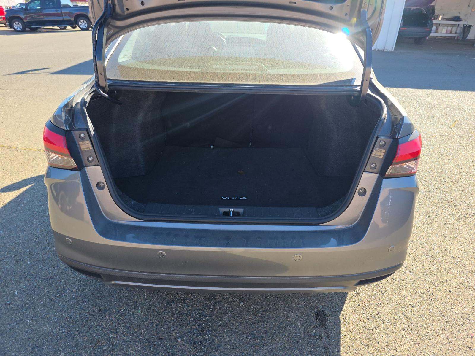 NISSAN VERSA - 10