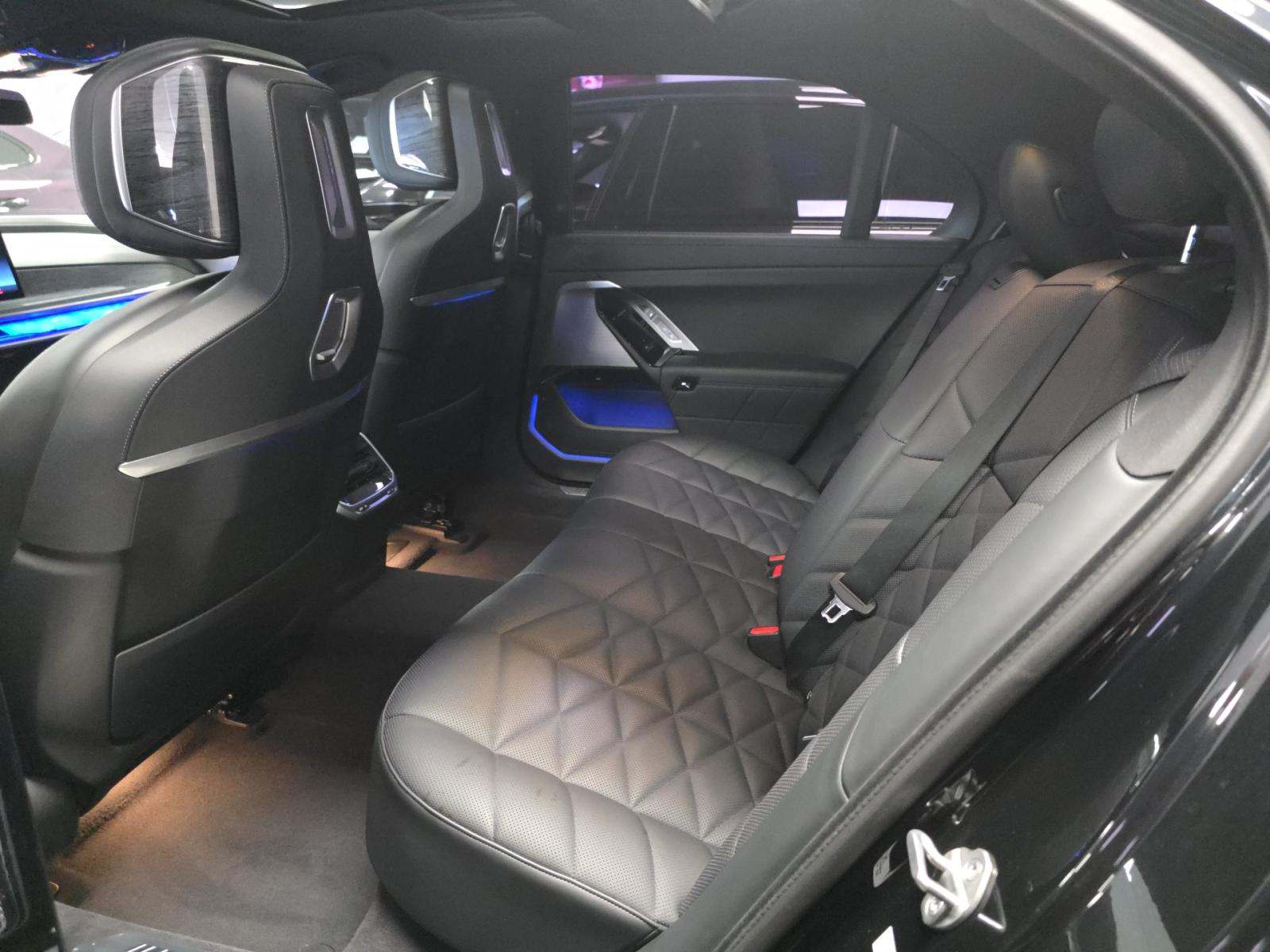 2024 BMW 7 Series 740i RWD