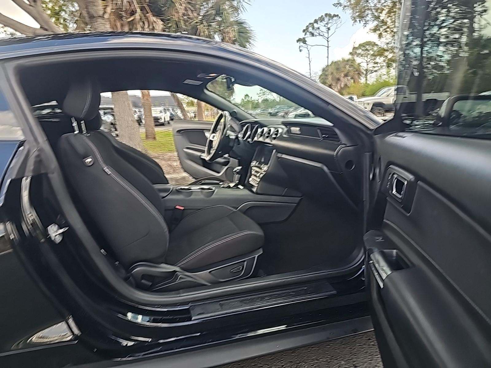 2022 Ford Mustang EcoBoost RWD