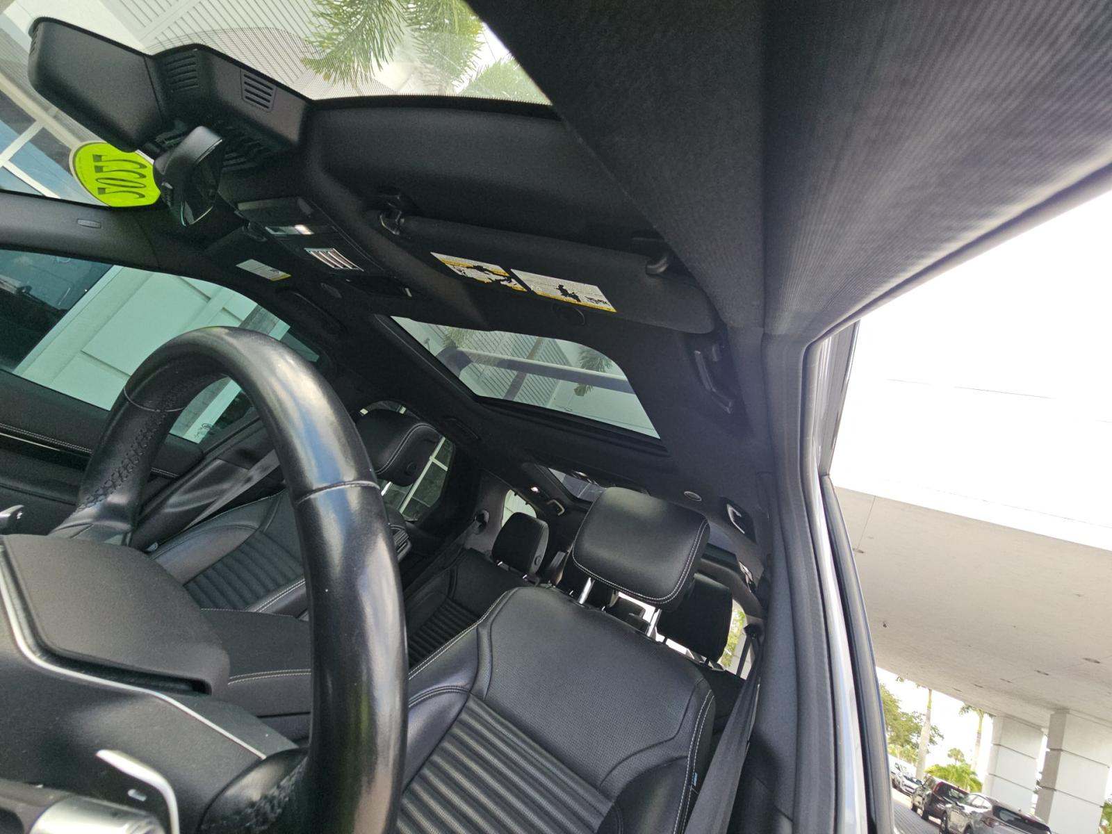 2022 Land Rover Discovery S R-Dynamic AWD