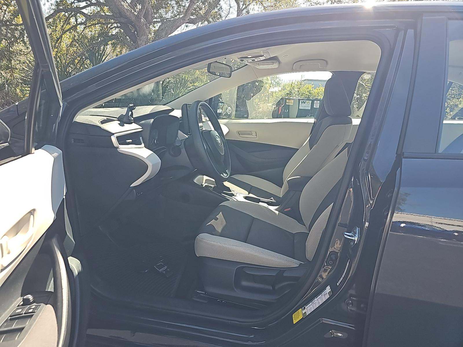 2025 Toyota Corolla LE FWD