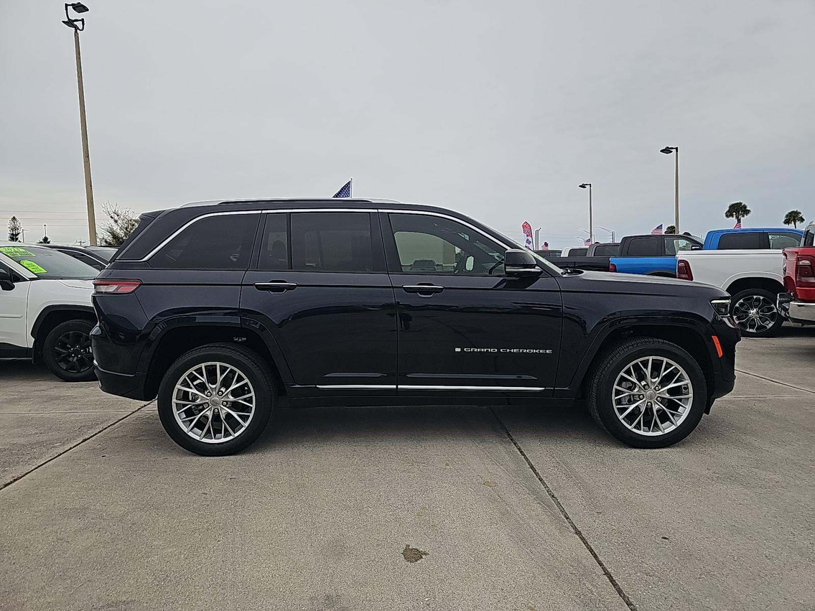 2023 Jeep Grand Cherokee Summit RWD