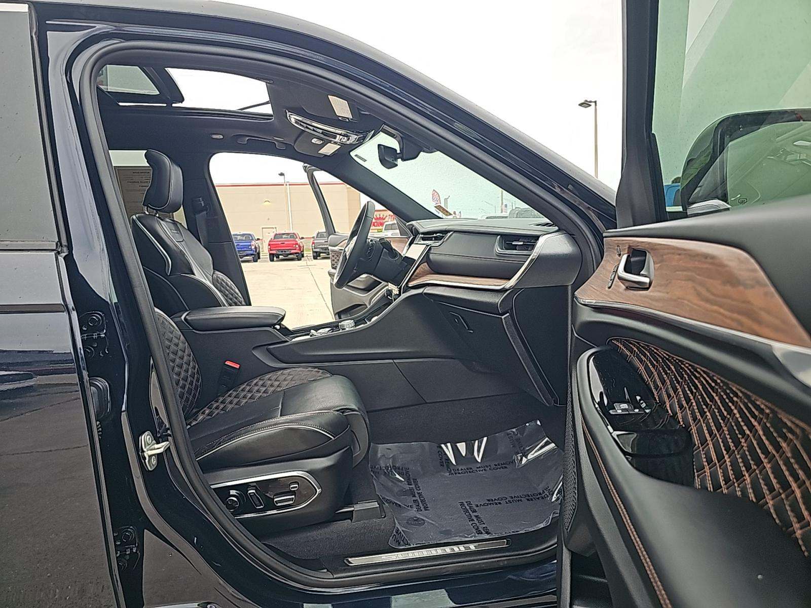 2023 Jeep Grand Cherokee Summit RWD