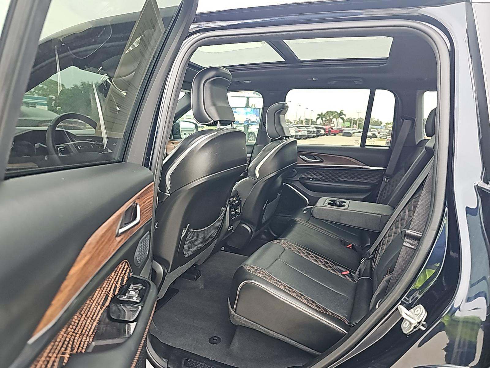 2023 Jeep Grand Cherokee Summit RWD