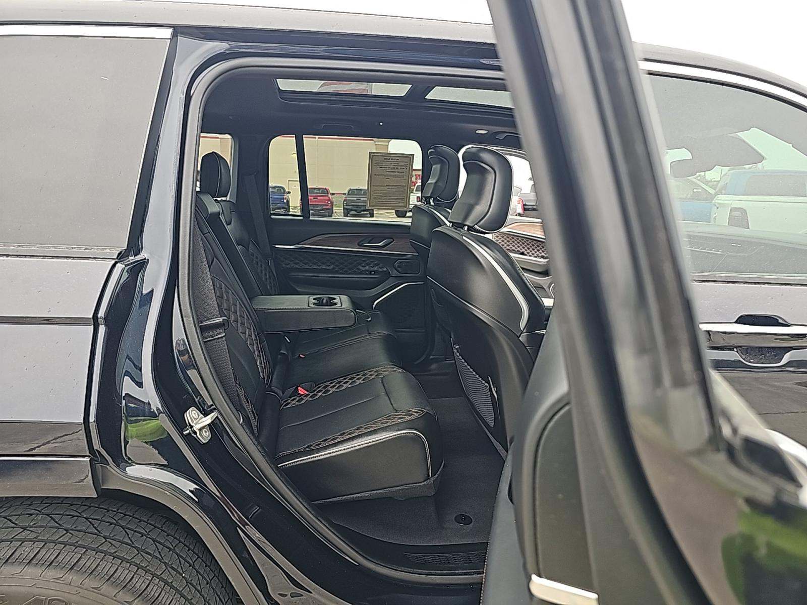 2023 Jeep Grand Cherokee Summit RWD