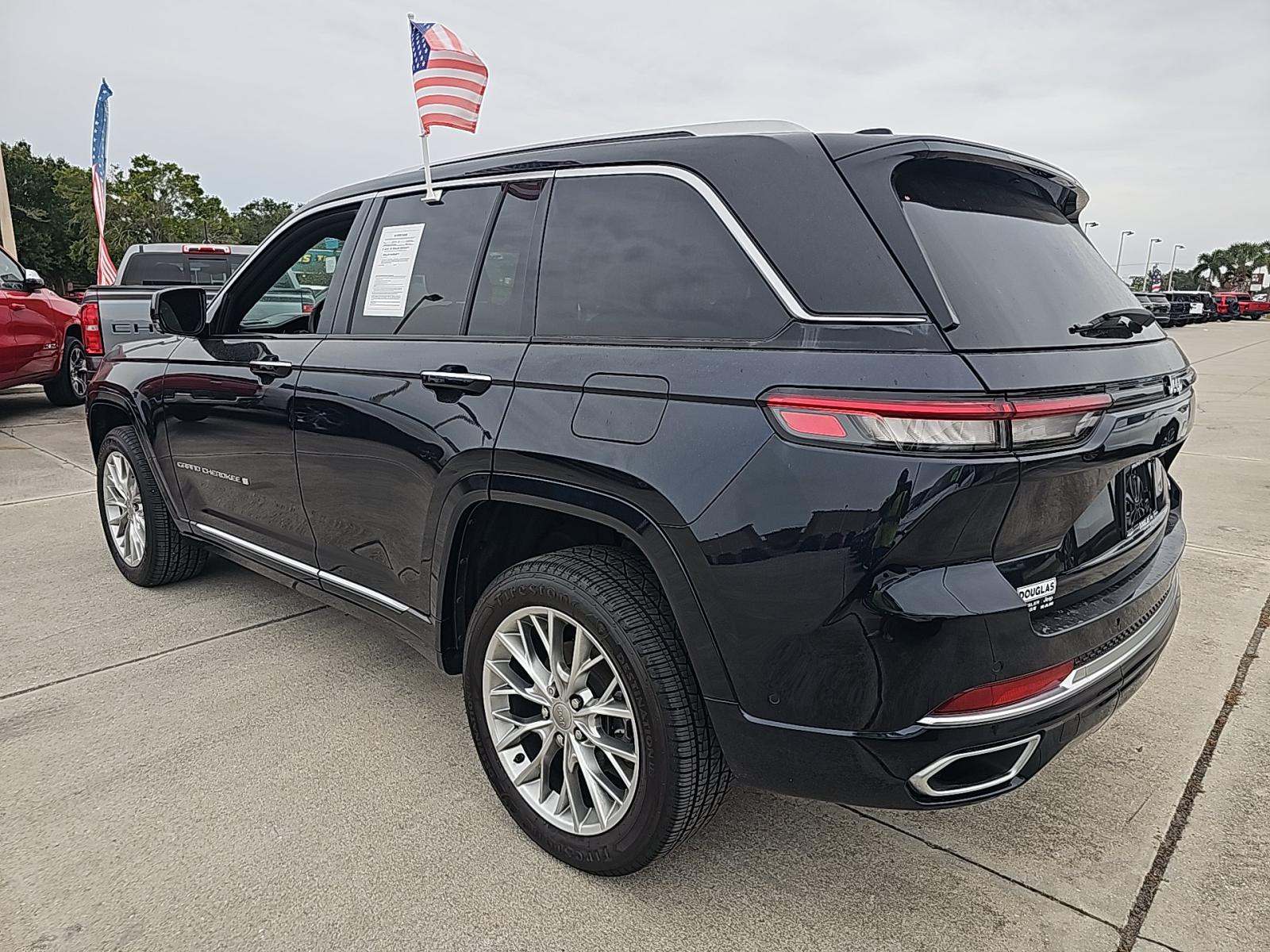 2023 Jeep Grand Cherokee Summit RWD