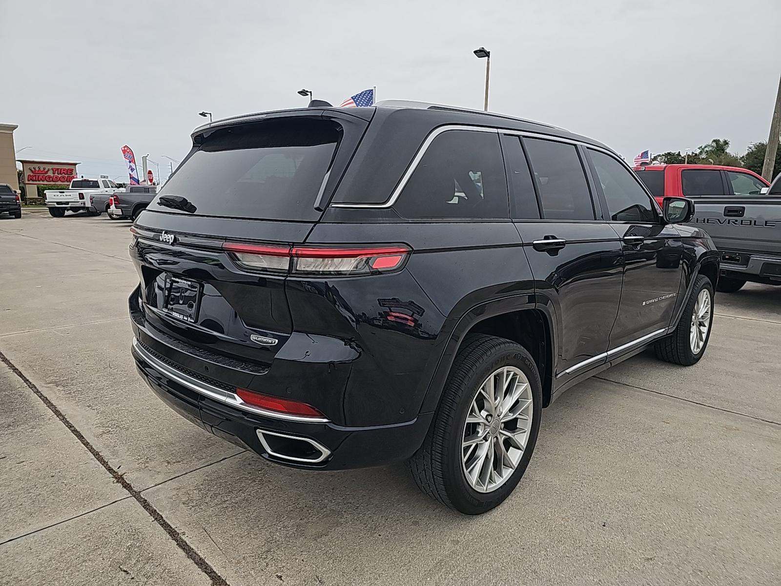 2023 Jeep Grand Cherokee Summit RWD