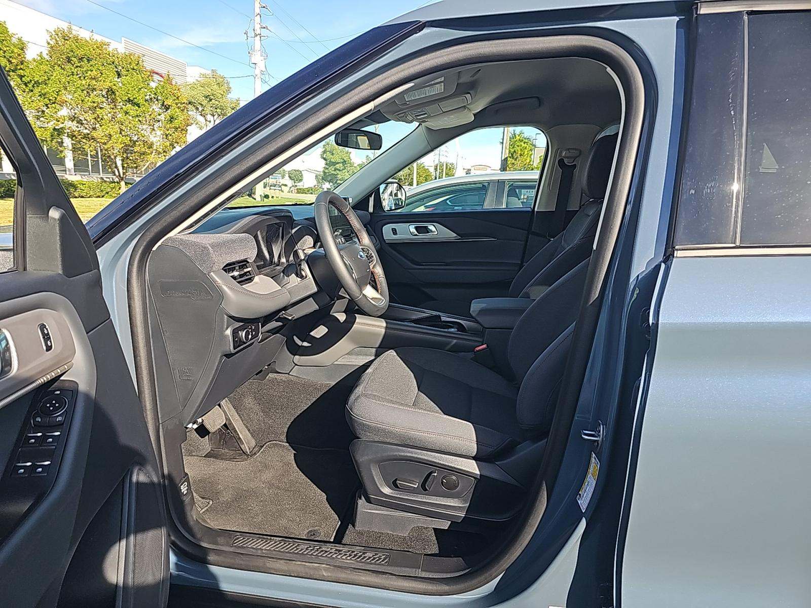 2025 Ford Explorer Active RWD