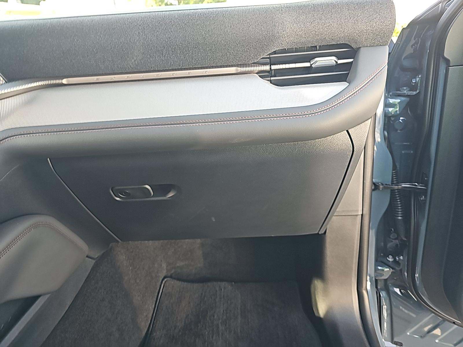 2025 Ford Explorer Active RWD