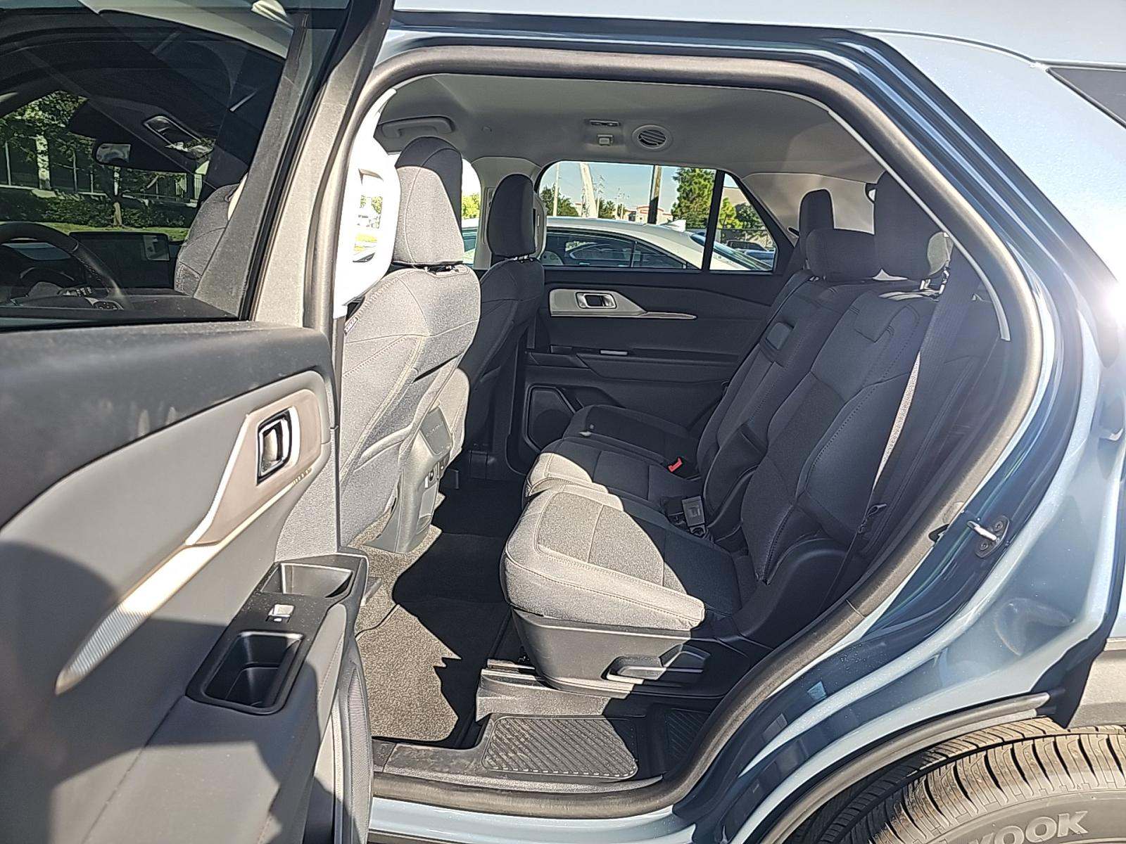 2025 Ford Explorer Active RWD