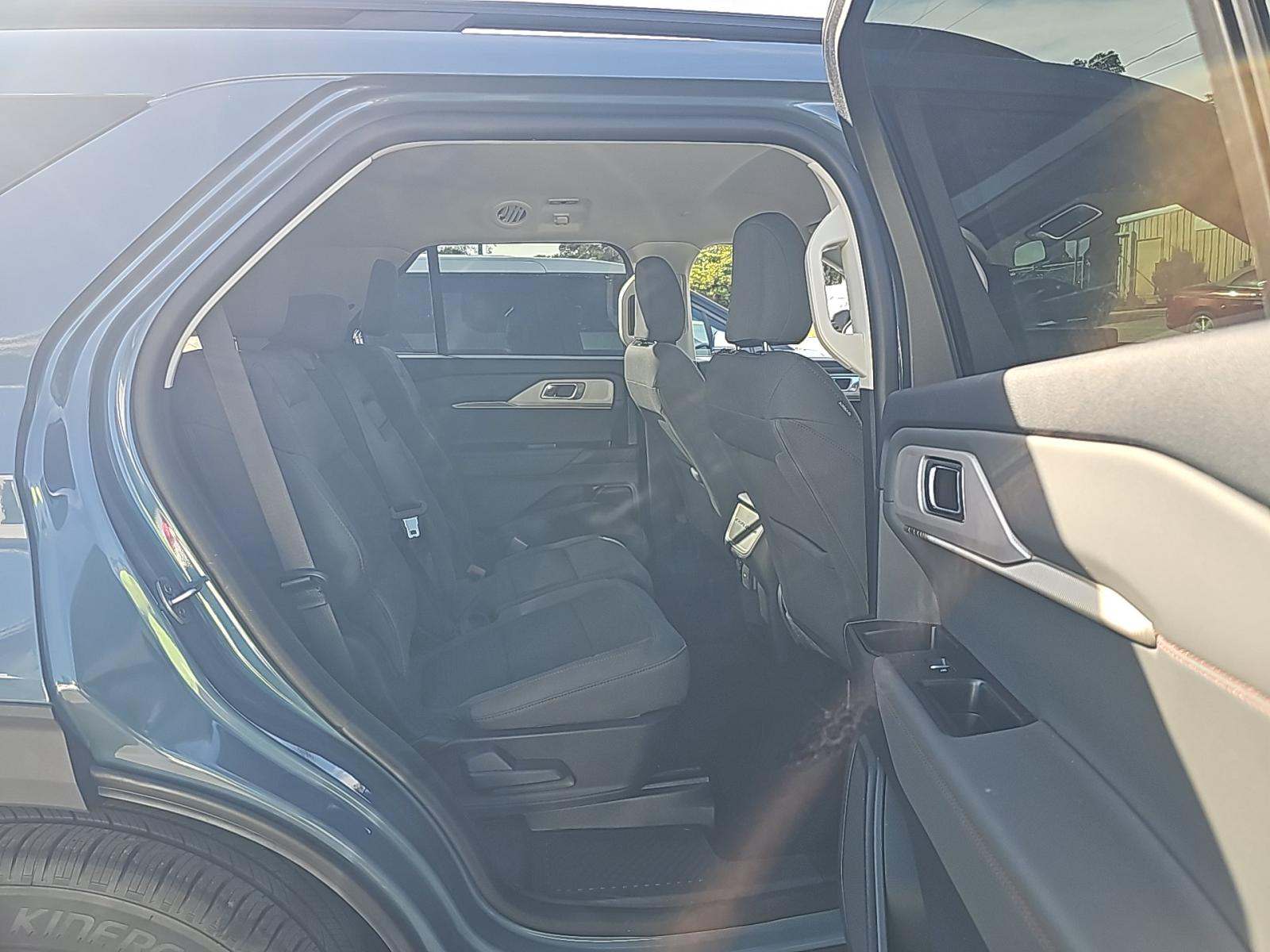 2025 Ford Explorer Active RWD