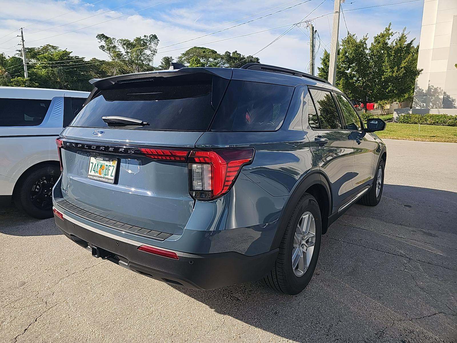 2025 Ford Explorer Active RWD