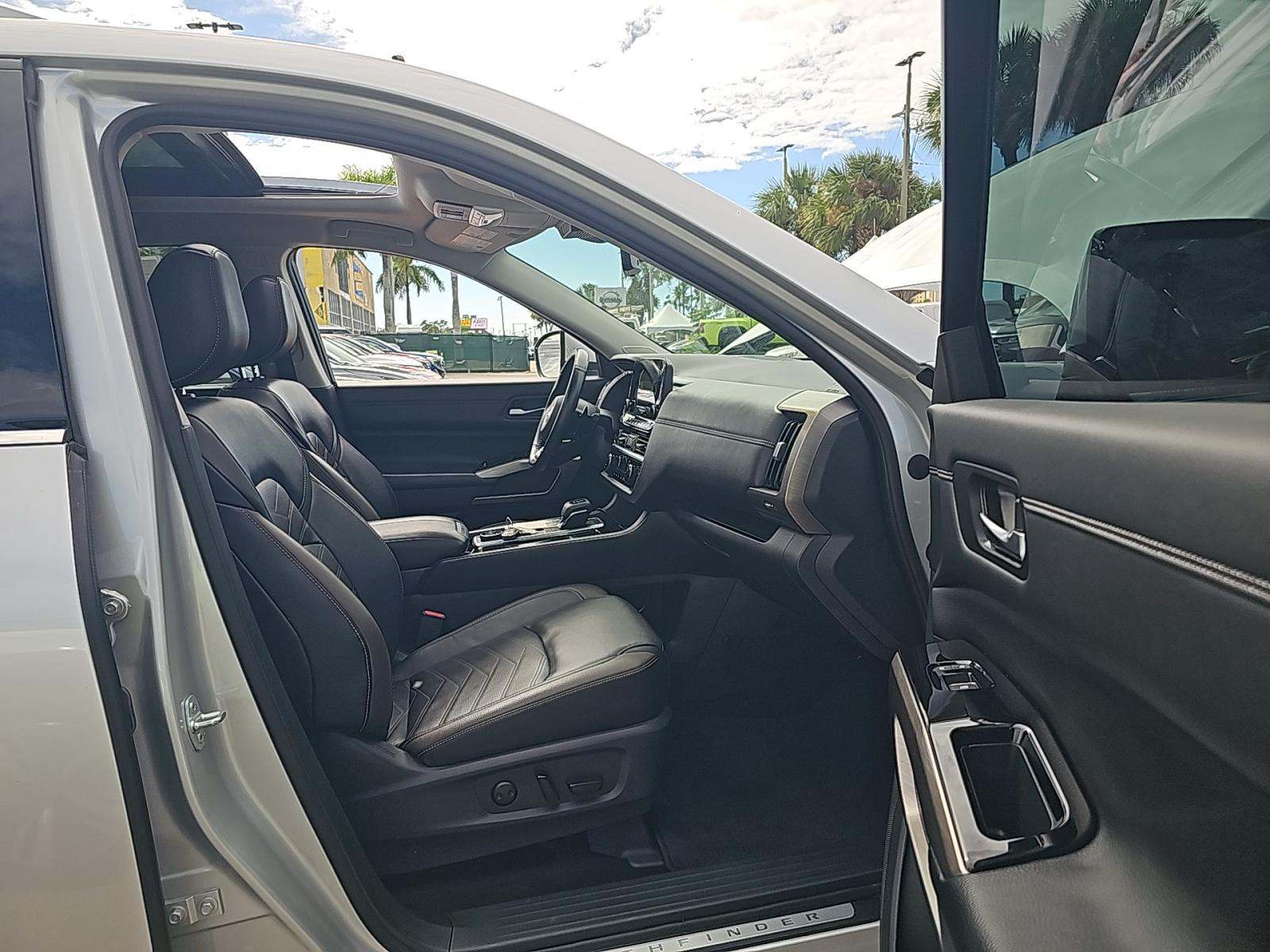 2024 Nissan Pathfinder Platinum AWD