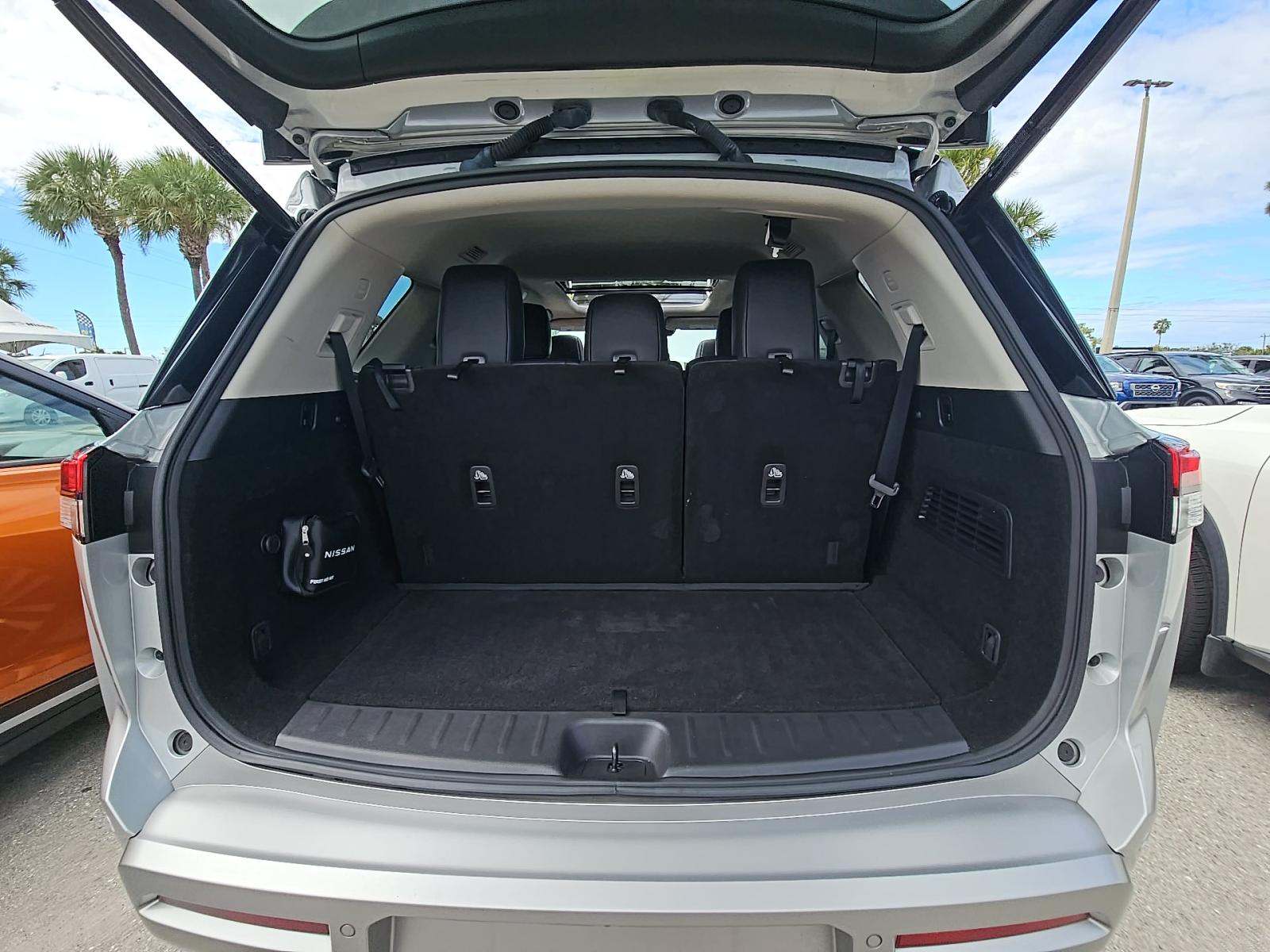 2024 Nissan Pathfinder Platinum AWD