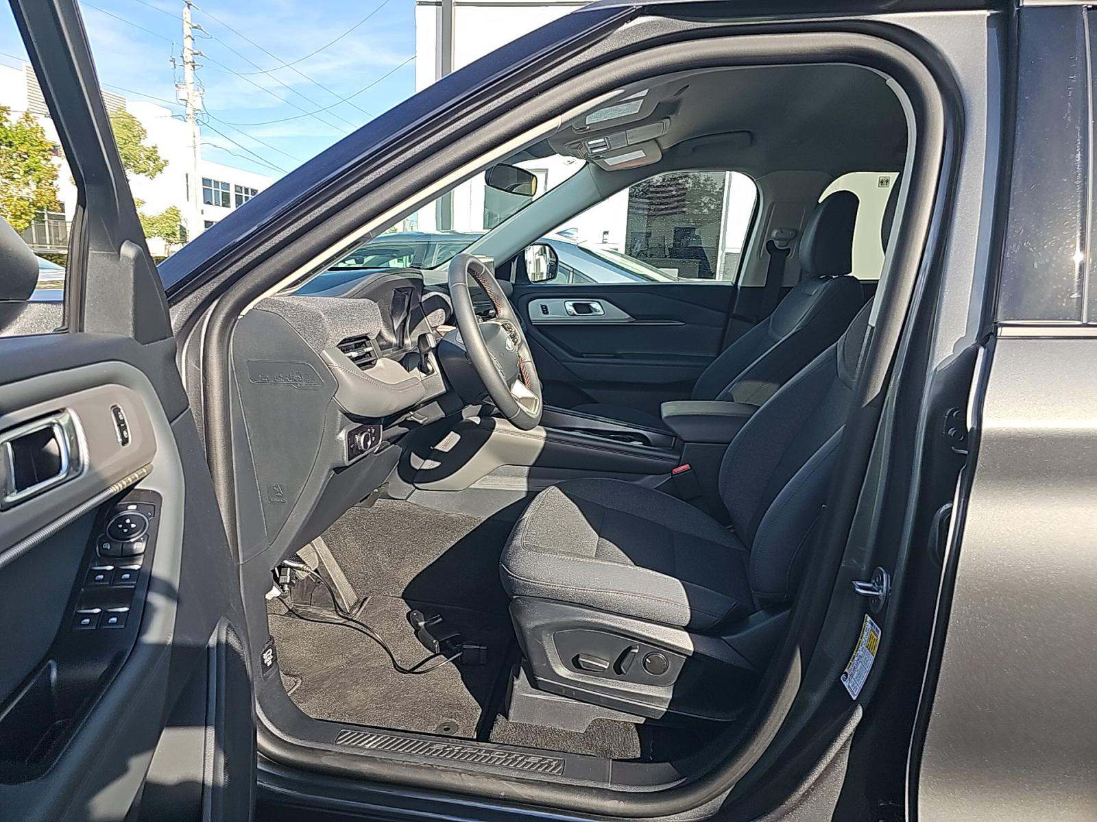 2025 Ford Explorer Active RWD