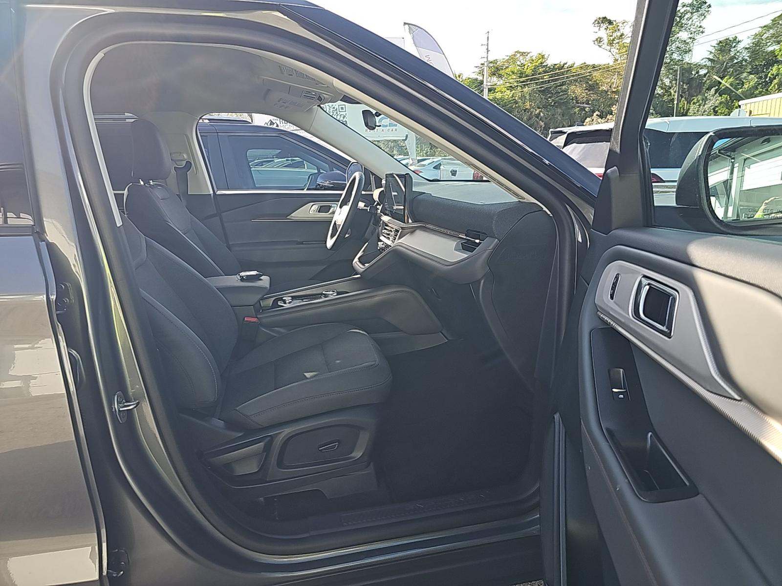 2025 Ford Explorer Active RWD