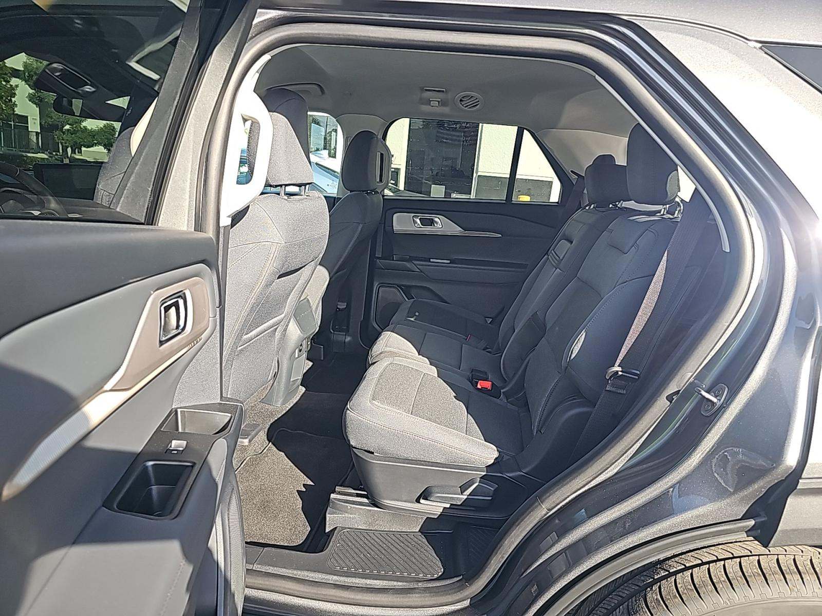 2025 Ford Explorer Active RWD