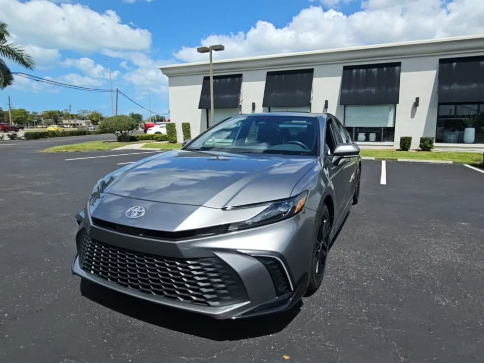 2025 Toyota Camry SE FWD